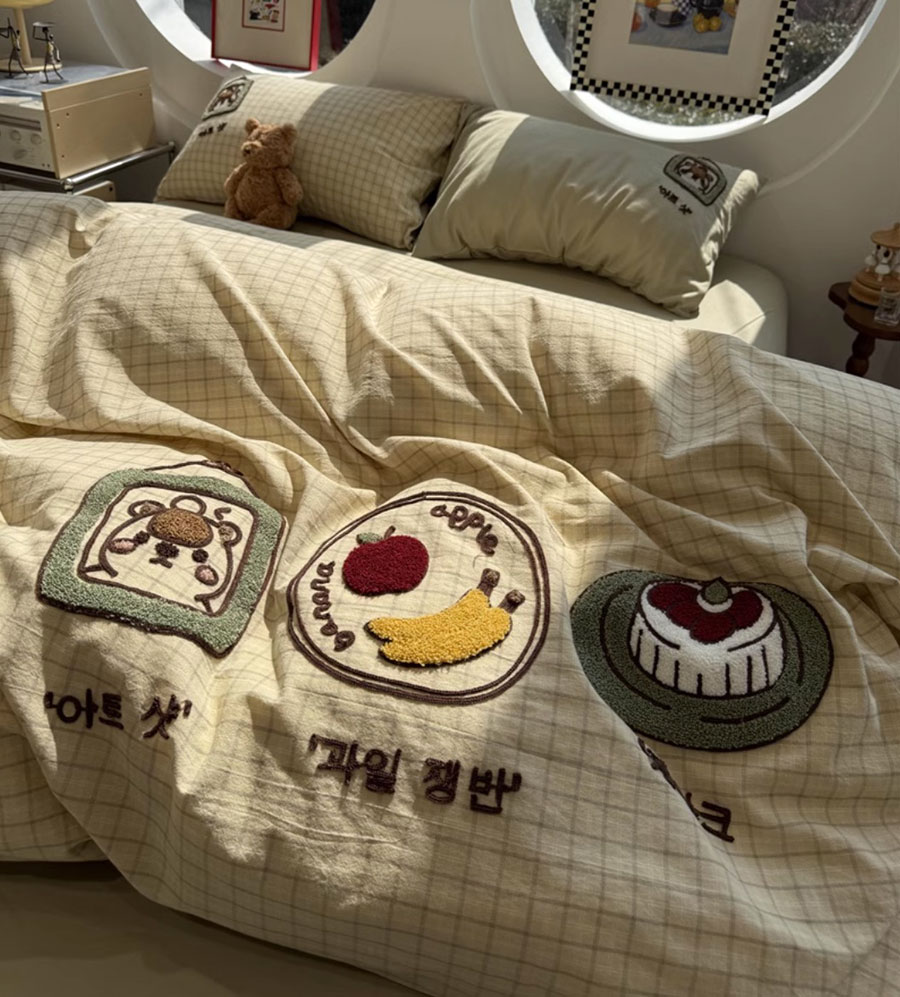 Cute cartoon bear cake banana  - Embroidery Quilt Cover 리뷰 및 가격