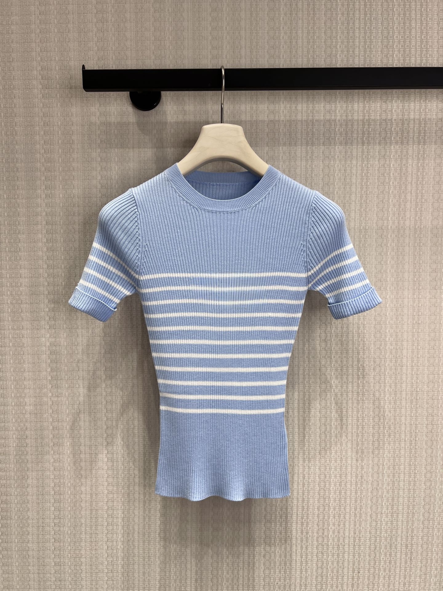 Slim Fit Short Sleeve Knitted  - Embroidery Logo 리뷰 및 가격