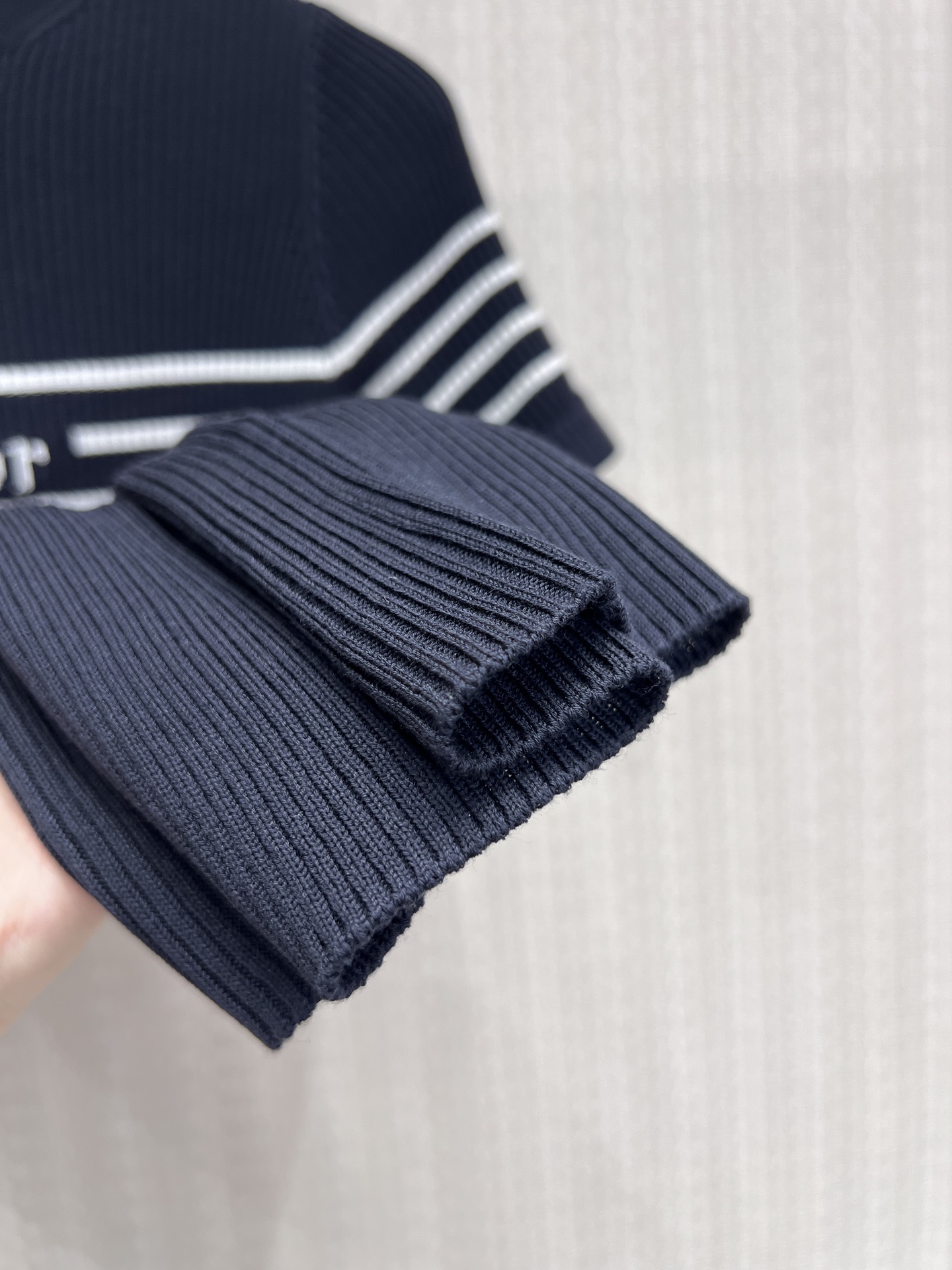 Slim Fit Short Sleeve Knitted  - Embroidery Logo 리뷰 및 가격