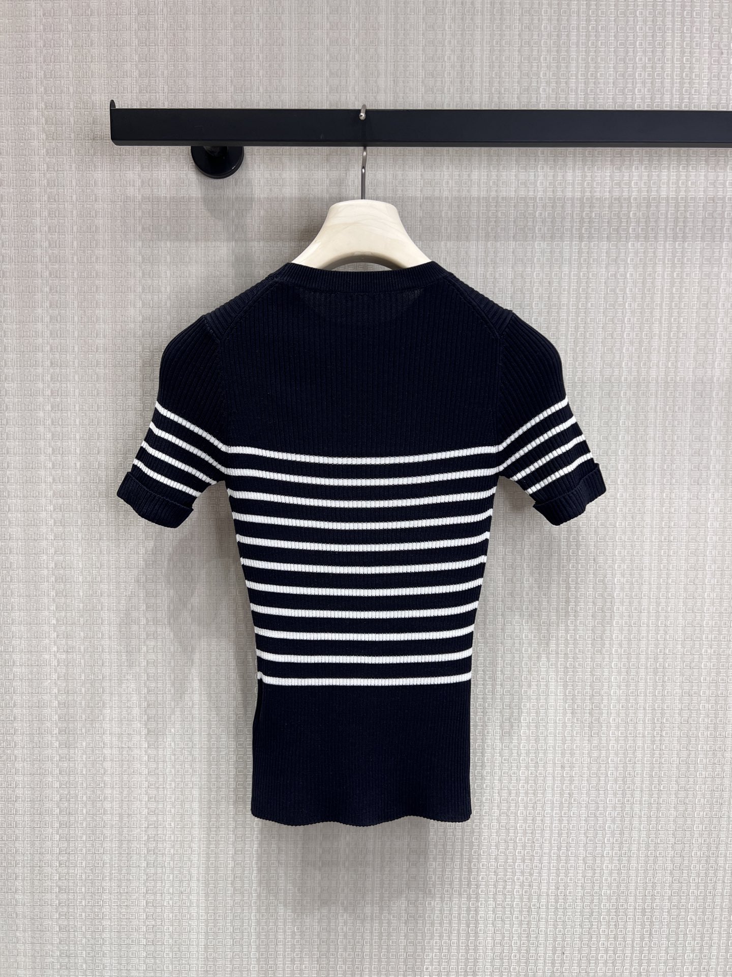 Slim Fit Short Sleeve Knitted  - Embroidery Logo 리뷰 및 가격